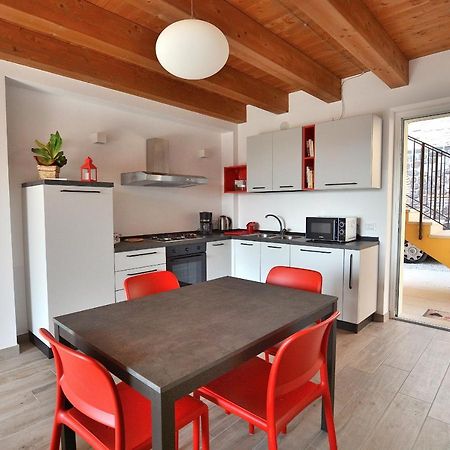 Red Apartment In Marciaga Di Costermano Exterior photo