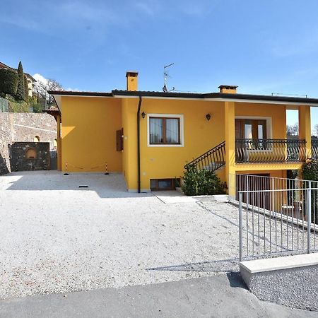 Red Apartment In Marciaga Di Costermano Exterior photo