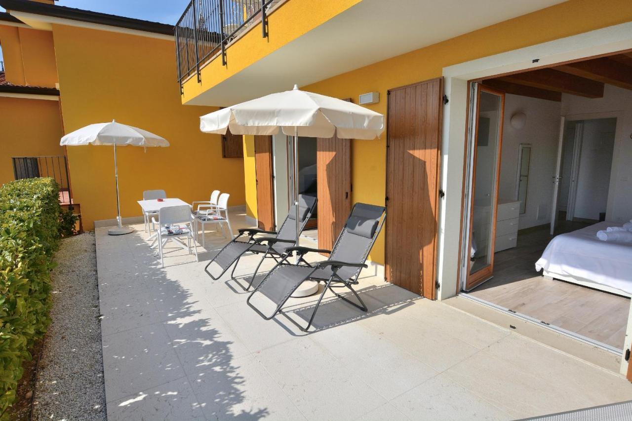 Red Apartment In Marciaga Di Costermano Exterior photo
