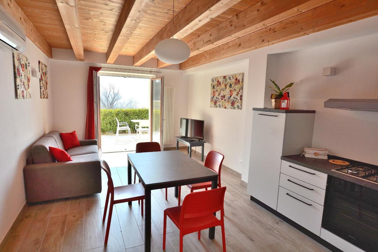 Red Apartment In Marciaga Di Costermano Exterior photo