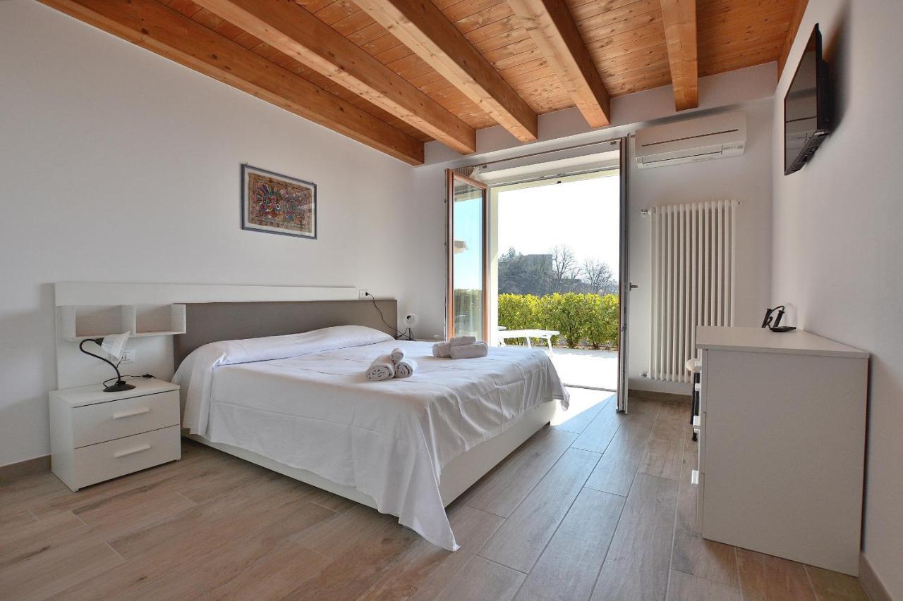 Red Apartment In Marciaga Di Costermano Exterior photo