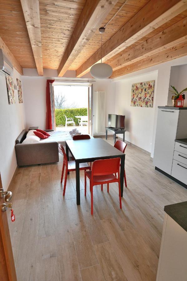 Red Apartment In Marciaga Di Costermano Exterior photo