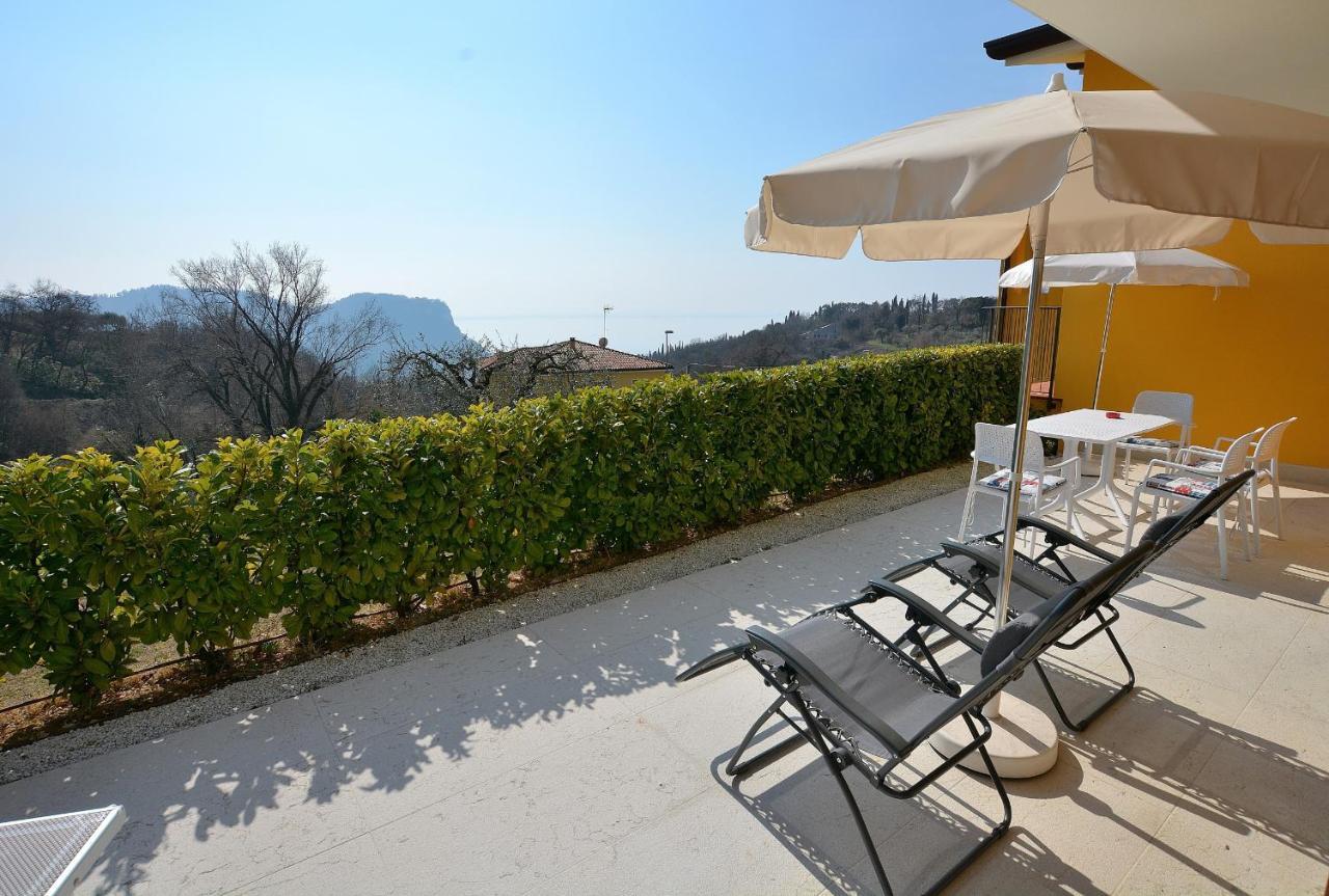 Red Apartment In Marciaga Di Costermano Exterior photo