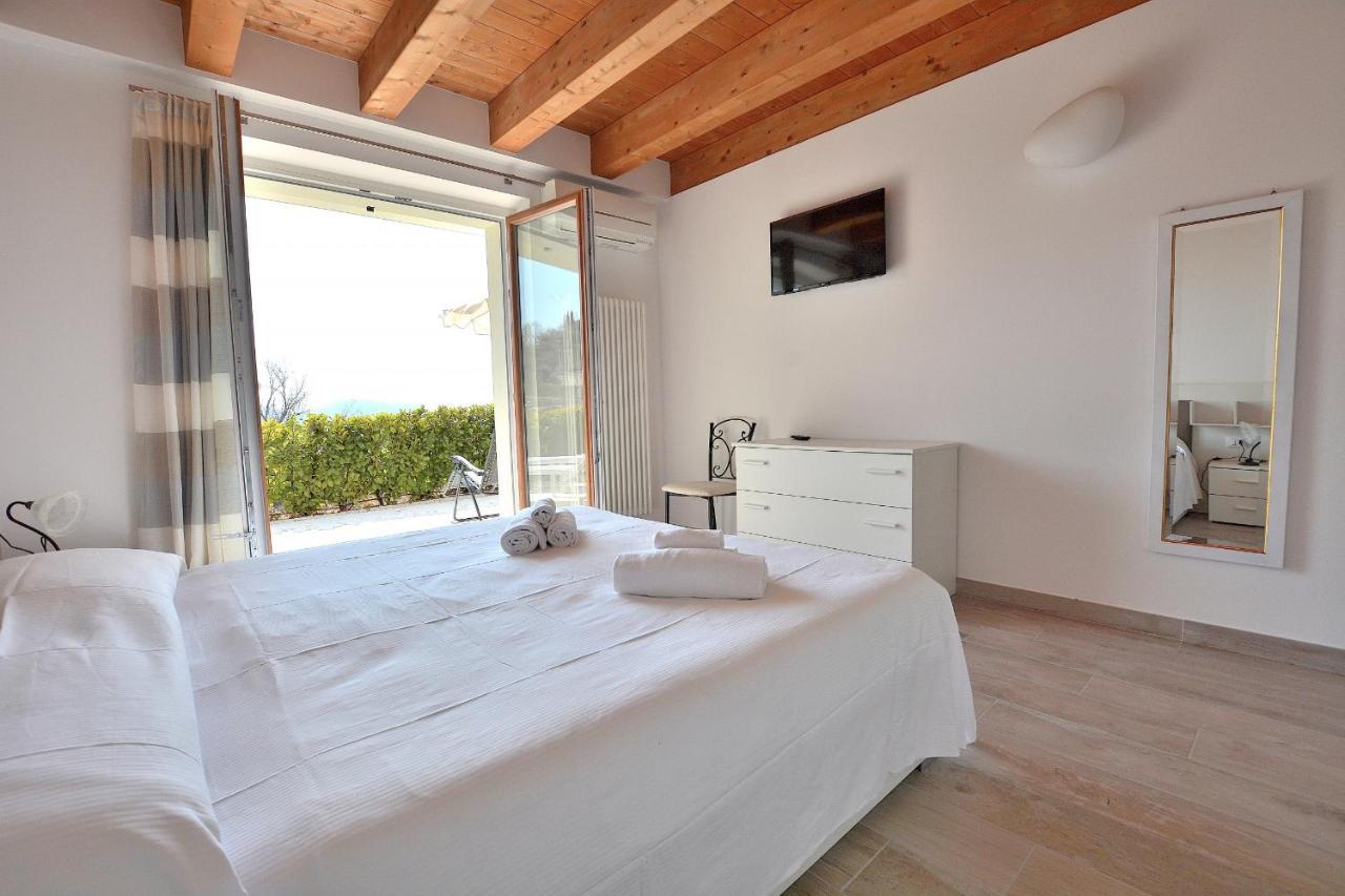 Red Apartment In Marciaga Di Costermano Exterior photo